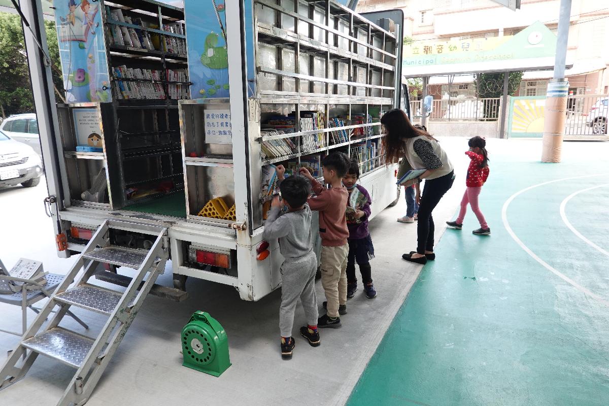 109-1【閱讀一起來-行動書車】園本部及崙坪分班11月份行動書車 109-1【閱讀一起來-行動書車】園本部及崙坪分班11月份行動書車