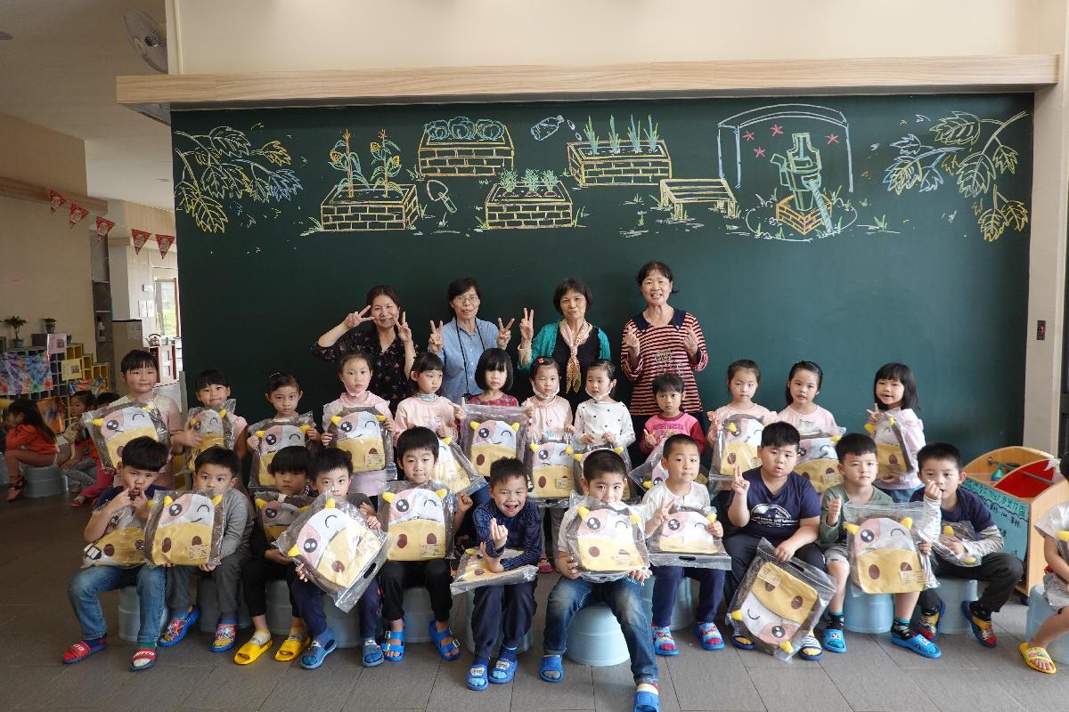 109-2 新坡分班【歡樂兒童節-領禮物嘍~】 109-2 新坡分班【歡樂兒童節-領禮物嘍~】