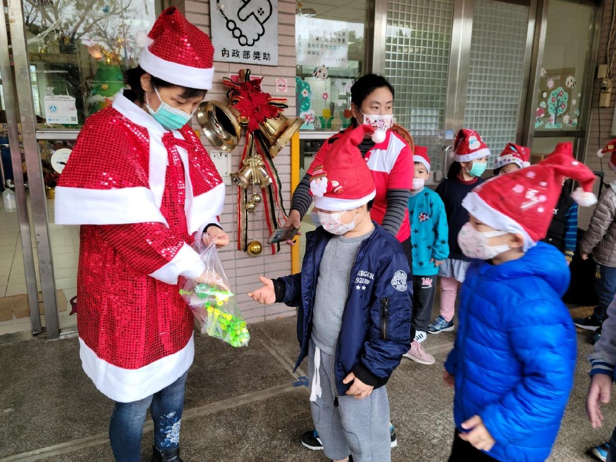 110-1 崙坪分班【夢幻與我同行聖誕趴】(2021/12/23) 110-1 崙坪分班【夢幻與我同行聖誕趴】(2021/12/23)
