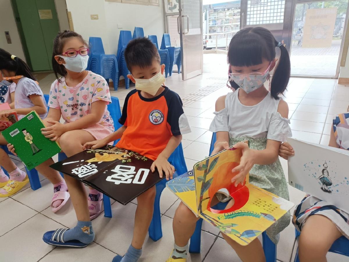 111-1【閱讀一起來】崙坪分班9-10月份行動書車 111-1【閱讀一起來】崙坪分班9-10月份行動書車
