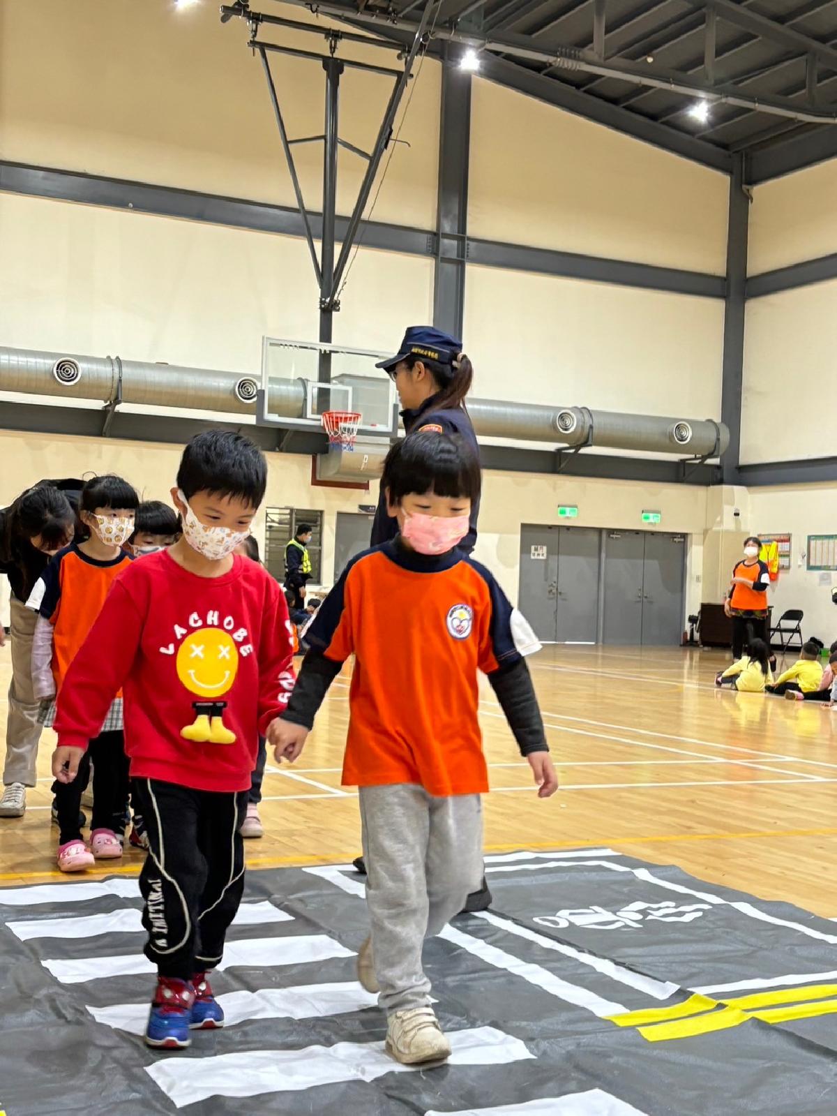 112-2 新坡分班-安全教育宣導【大園分局-小小警察體驗活動】(2024/03/18) 112-2 新坡分班-安全教育宣導【大園分局-小小警察體驗活動】(2024/03/18)